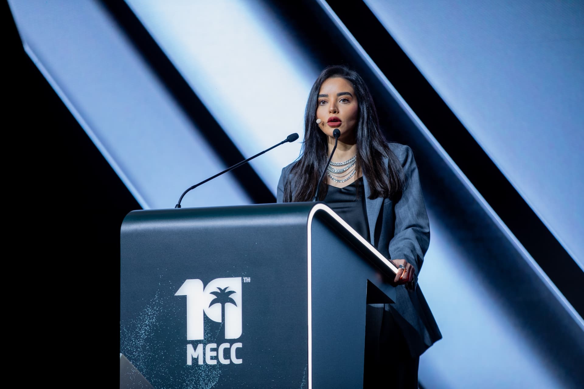 تغريد الهويش على منصة مؤتمر MECC العاشر